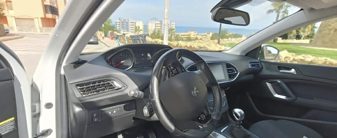 Peugeot 308 SE-att.SXLA0Gn9WjvKLgcbypDNHBbL5a5JE_NGbls4ozv-Fms.jpeg